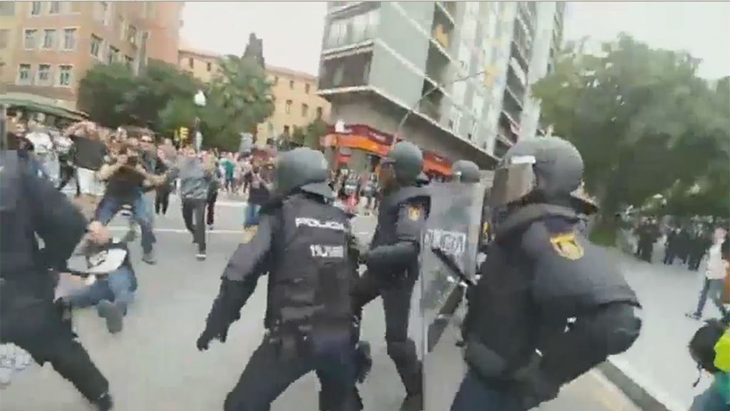 El presidente de ERC en Tarragona, herido en una carga policial contra el referéndum