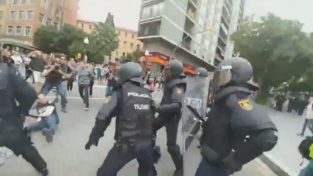 El presidente de ERC en Tarragona, herido en una carga policial contra el referéndum