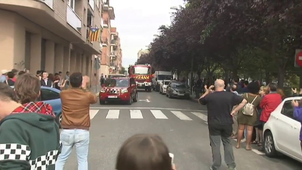 Los bomberos ayudan a evitar el cierre de un colegio en Lleida