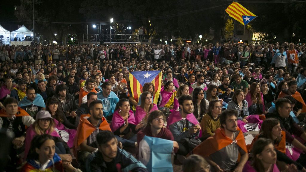 El independentismo celebra en la calle el resultado del referéndum