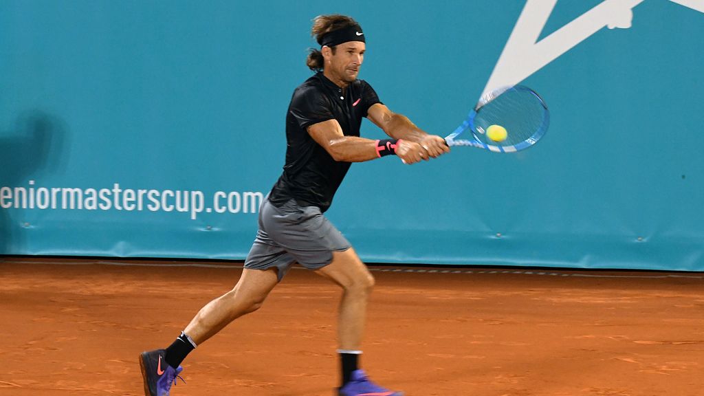 Al tenis se va en familia: Carolina Cerezuela, con Daniela, Carla y Carlos, emocionados por ver a ‘papá Moyá’
