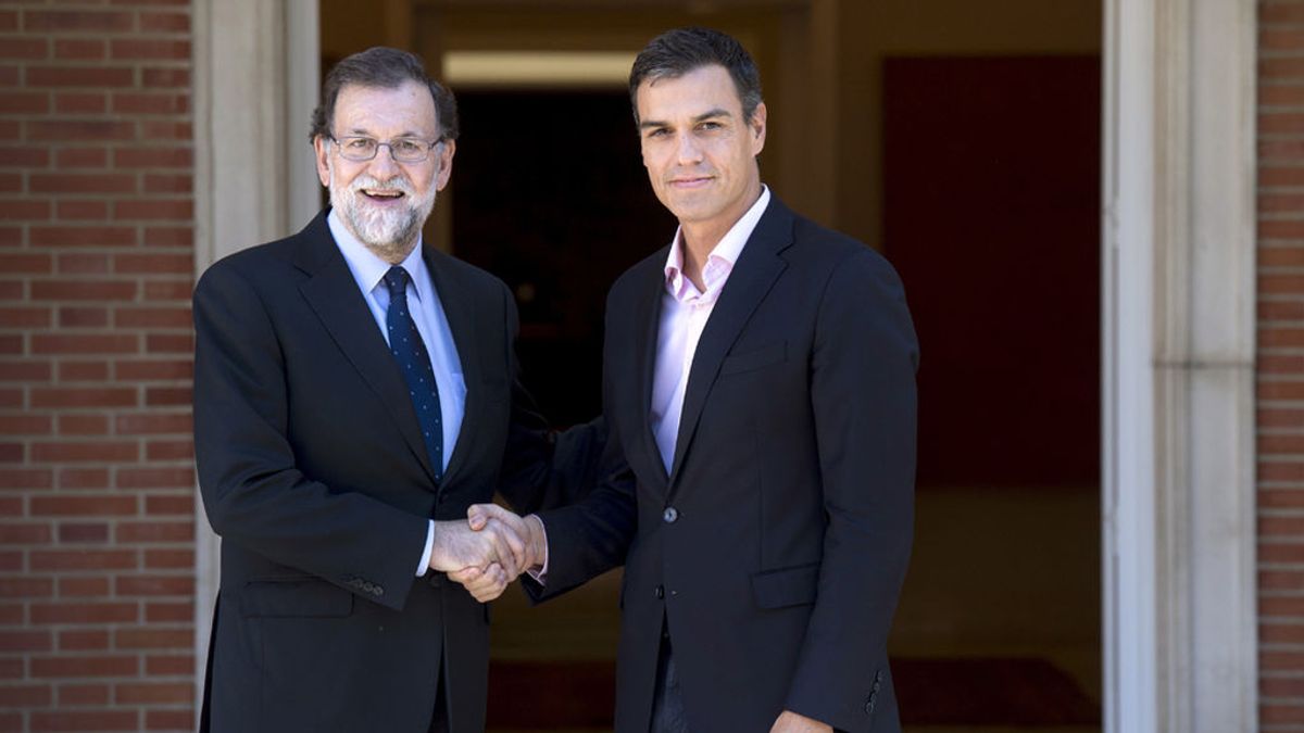 Sánchez pide a Rajoy contar con Podemos y negociar "inmediatamente" con Puigdemont