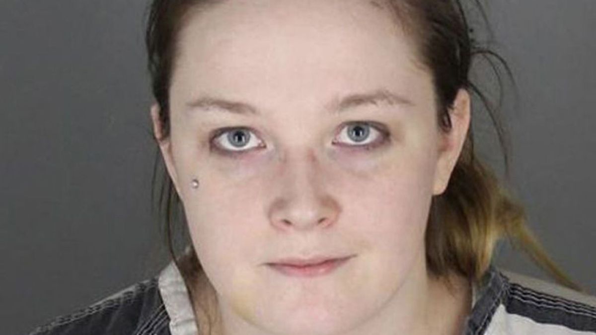 Condenan a una mujer por grabar y difundir pornografía infantil para satisfacer a su marido Condenan a una mujer por grabar y difundir pornografía infantil para satisfacer a su marido