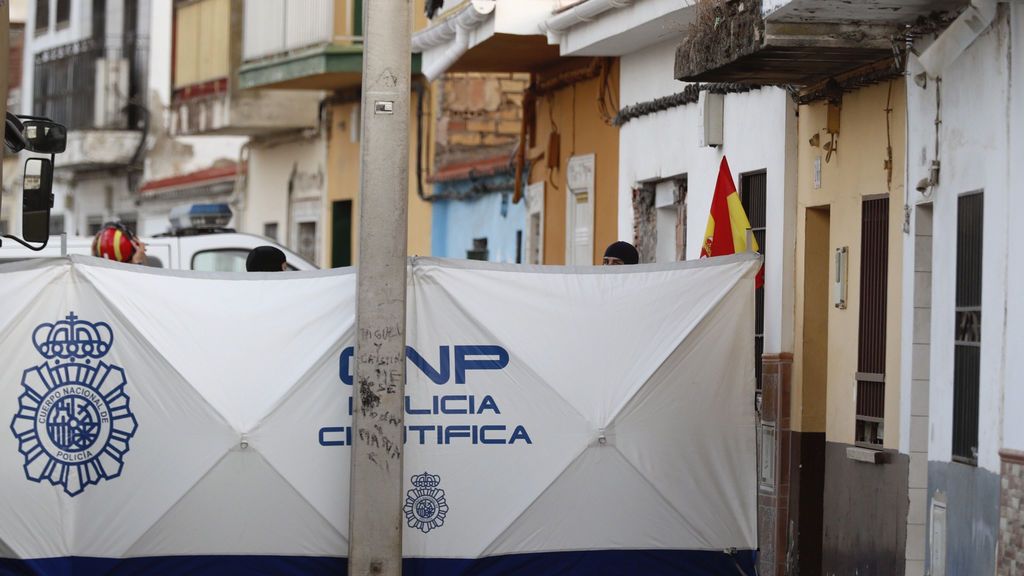Buscan los restos de la mujer embarazada y su hija desaparecidas en Sevilla bajo una masa de hormigón de un edificio