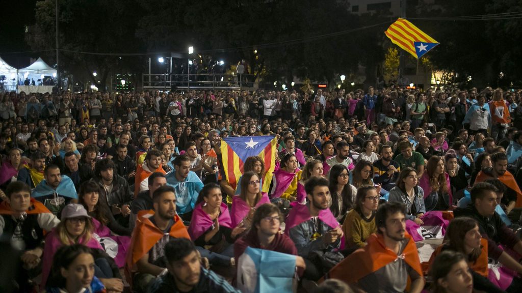 El independentismo celebra en la calle el resultado del referéndum
