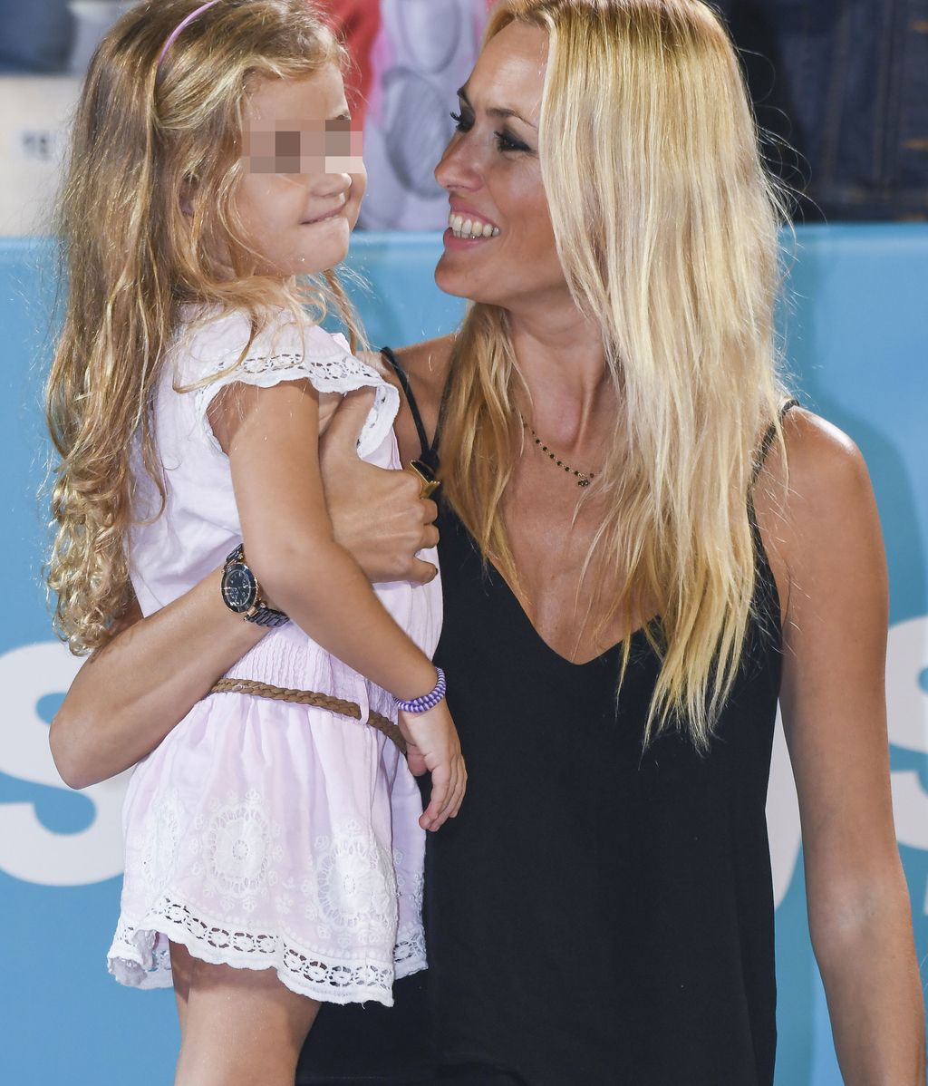 Al tenis se va en familia: Carolina Cerezuela, con Daniela, Carla y Carlos, emocionados por ver a ‘papá Moyá’