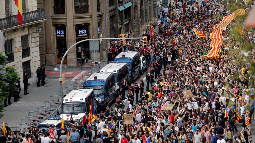 Asedio a la Jefatura Superior de Policía de Barcelona por la violencia durante el 1-O