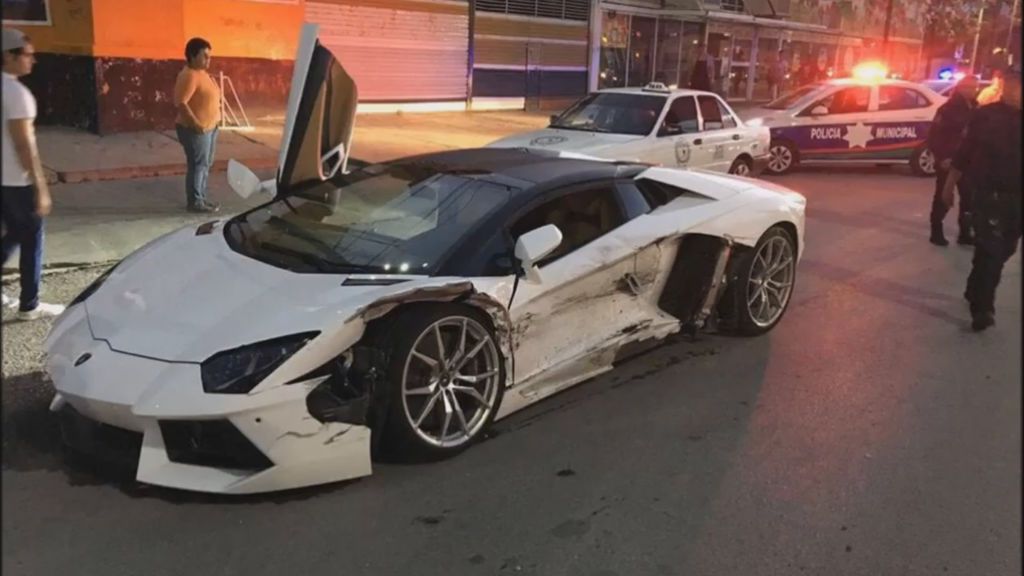 La sorprendente reacción del dueño de un Lamborghini tras un choque con un taxi
