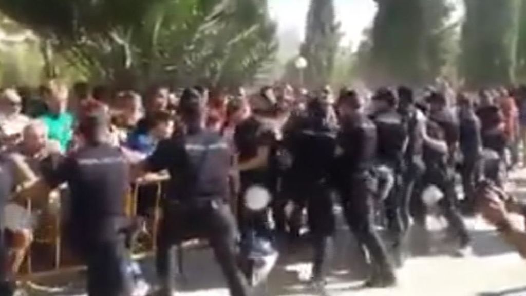 Dos detenidos y tres heridos en enfrentamientos con la policía por las obras del AVE en Murcia