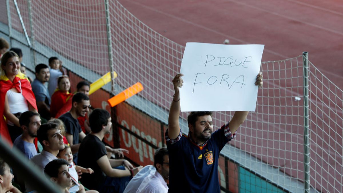 La contradicción de los hinchas de España que insultan a Piqué que arrasa en redes