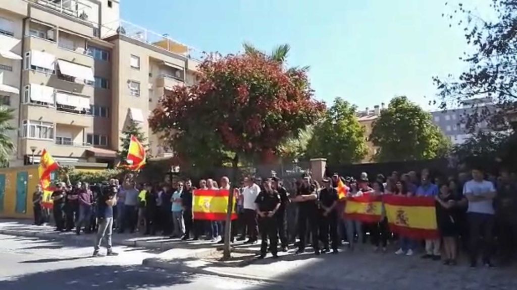 La policía se concentra a las puertas de las Comisarías en apoyo a los agentes increpados en Cataluña