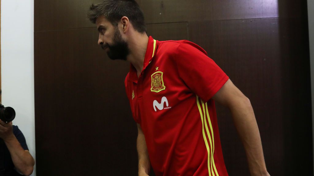 Piqué da explicaciones pero no se ‘moja’ sobre la independencia de Cataluña Piqué da explicaciones pero no se ‘moja’ sobre la independencia de Cataluña