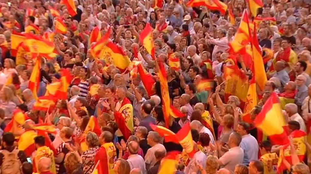 Manifestaciones en defensa de los agentes y la unidad por toda España