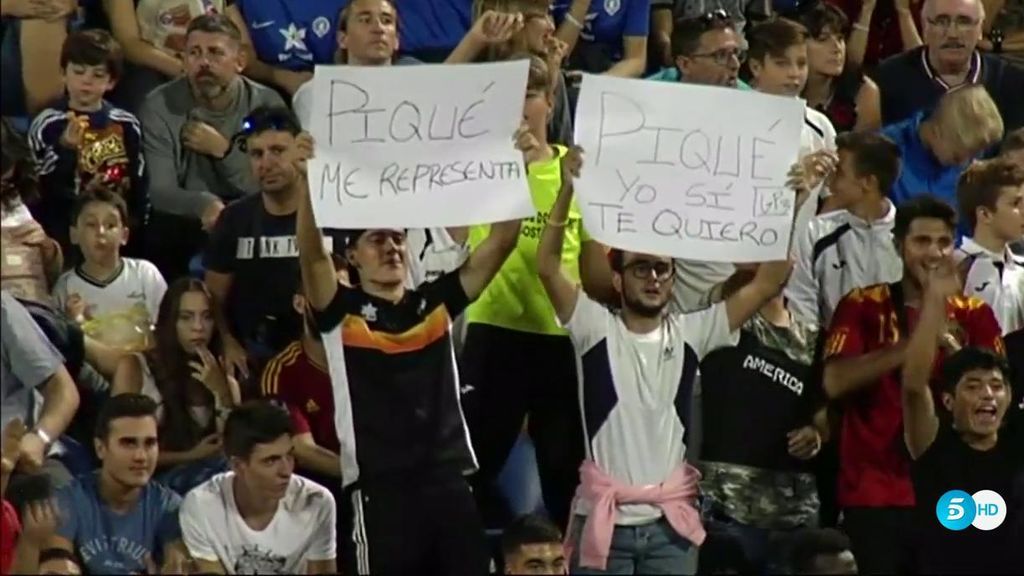 Las pancartas en apoyo a Piqué en Alicante: “Me representa”