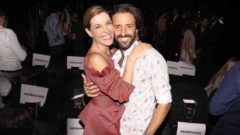 Raquel Sánchez Silva, con un diseño de Moisés Nieto, junto a Matías Dumont