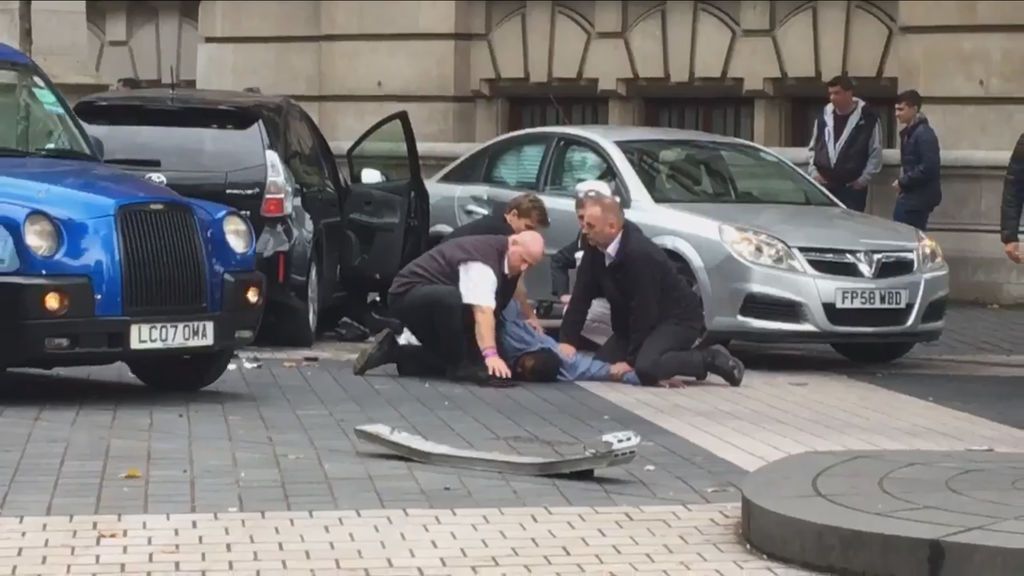 Momento de la detención del sospechoso del atropello en Londres