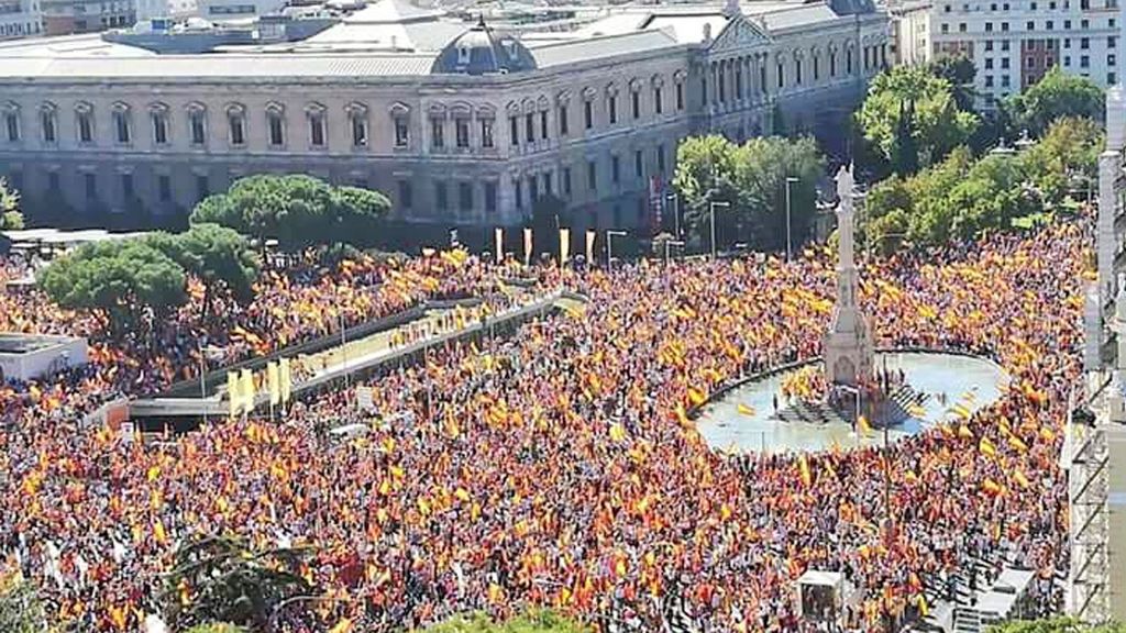 Decenas de miles de personas se manifiestan en Colón por la unidad de España
