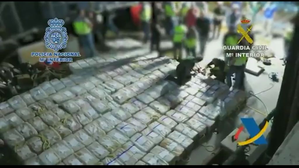 Abordada una embarcación que llevaba 3.800 kilos de cocaína con destino a España