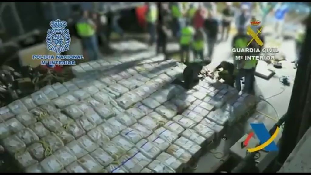 Abordada una embarcación que llevaba 3.800 kilos de cocaína con destino a España