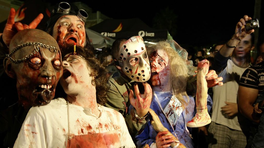 Los zombis más terroríficos invaden las calles de Sitges