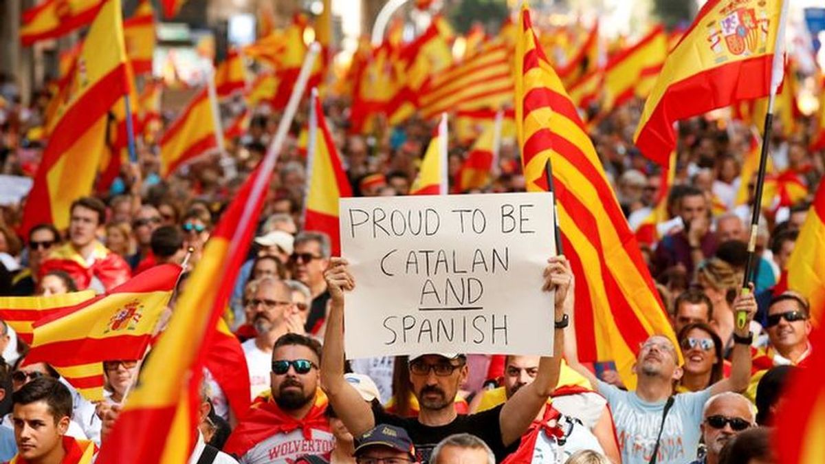 Miles de personas se concentran en Barcelona para pedir la unidad de España