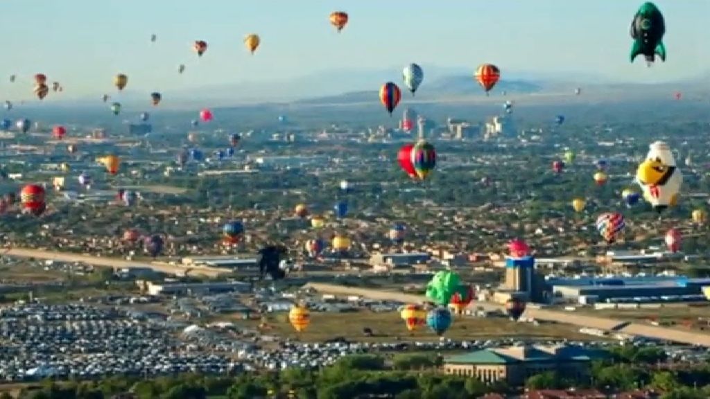 Cientos de globos aerostáticos surcan los cielos de Albuquerque