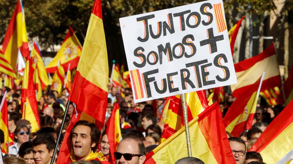 La Plaza Urquinaona de Barcelona se llena de catalanes que "ya no tienen miedo"