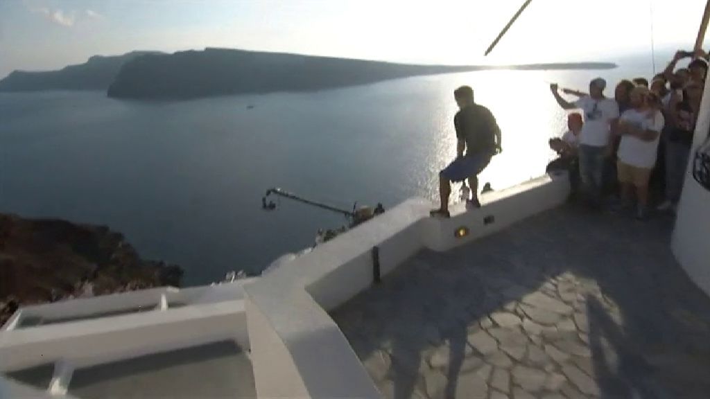 'Freerunning' sobre los tejados de Santorini