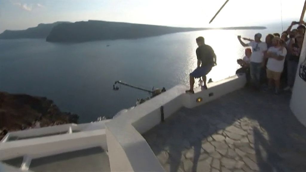 'Freerunning' sobre los tejados de Santorini