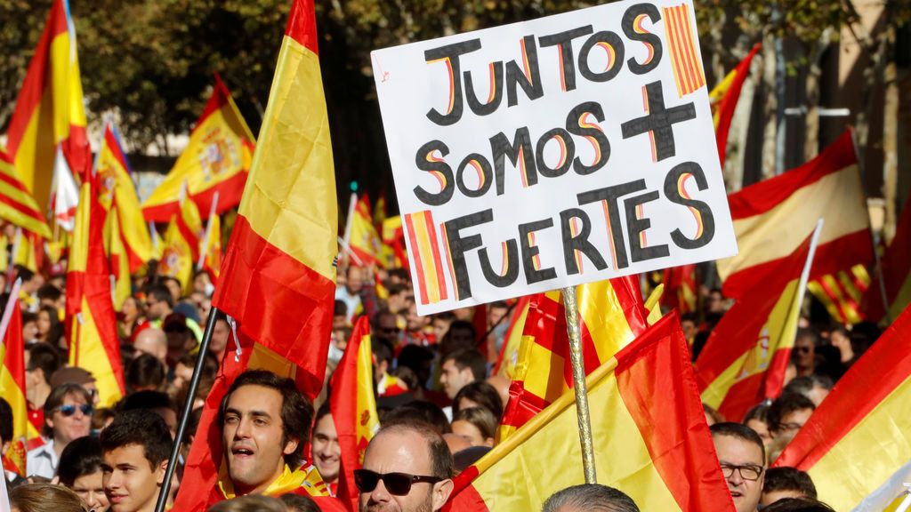 La Plaza Urquinaona de Barcelona se llena de catalanes que "ya no tienen miedo"