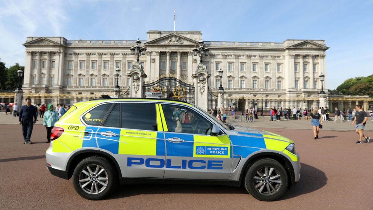 Detenida una mujer que intentaba saltar la puerta del Palacio de Buckingham