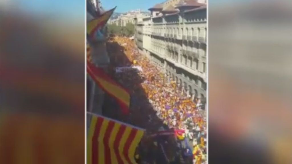 “Un mar de personas”, en la manifestación de Barcelona en defensa de la unidad