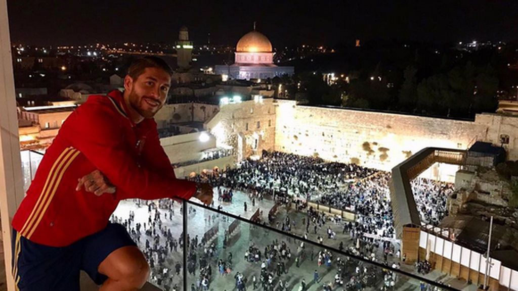 Locura por La Roja en Jerusalén: la selección visita el ‘muro de las lamentaciones’