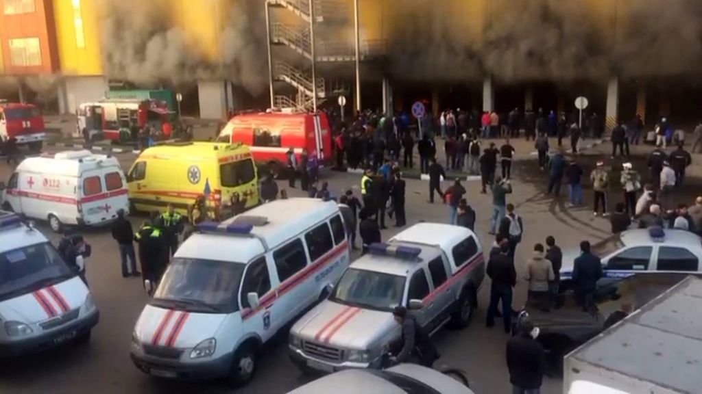 El incendio en un centro comercial de Moscú obliga a evacuar a más de 3.000 personas
