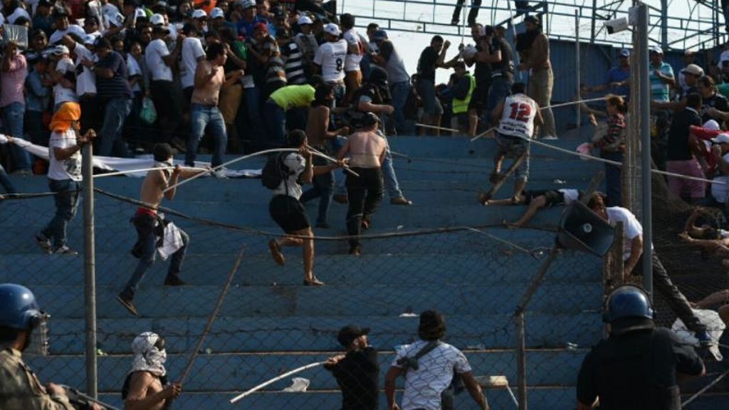Suspenden un partido de la Liga paraguaya por violencia en las gradas
