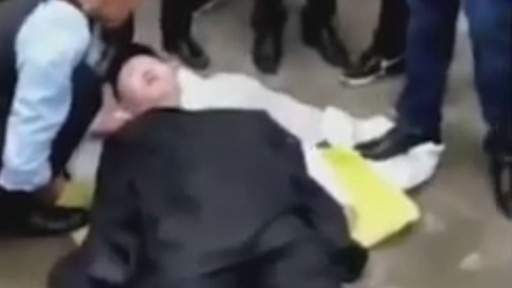 Un hombre entra en coma al ser manteado por los invitados de una boda en China