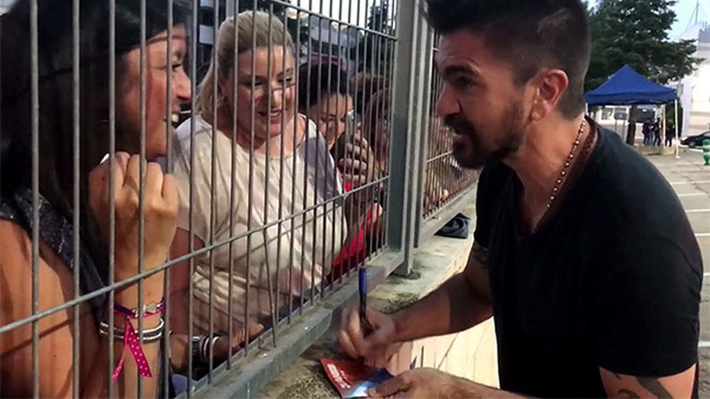 El lado más humano de Juanes: se vuelca con sus fans antes y después de 'La Voz'