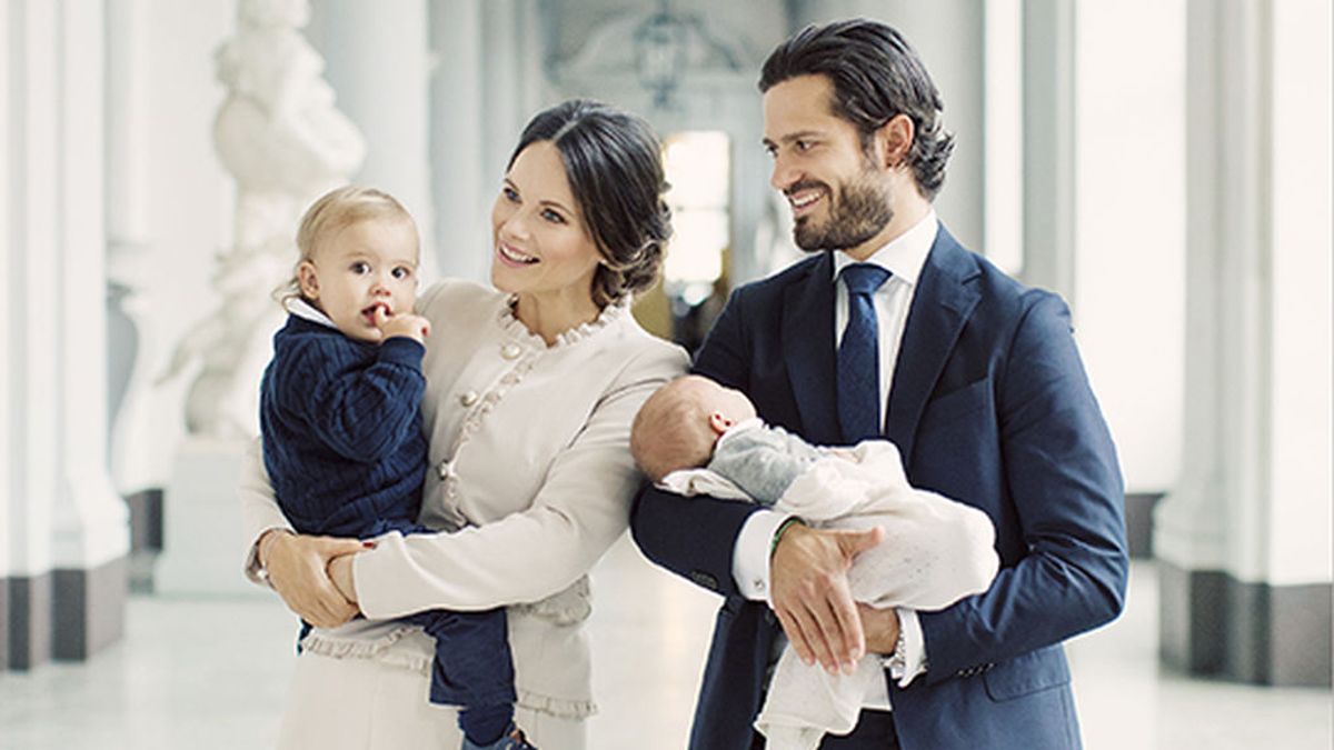 Carlos Felipe de Suecia y Sofia Hellqvist ya tienen primer posado oficial en familia (¡ al completo!)
