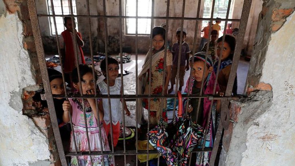 Niños rohingya acuden a la escuela en Bangladesh