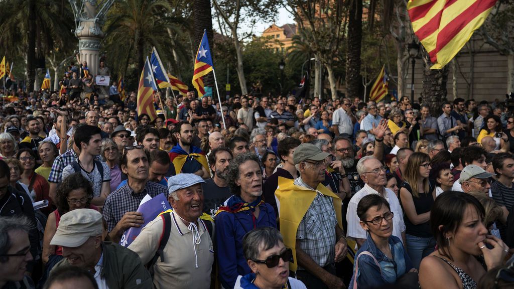 ANC y Òmnium promueven una concentración para apoyar a Puigdemont y a la DUI