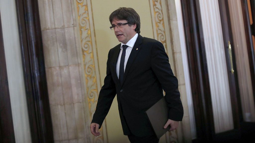 El pleno del Parlament se retrasa una hora a petición de Puigdemont