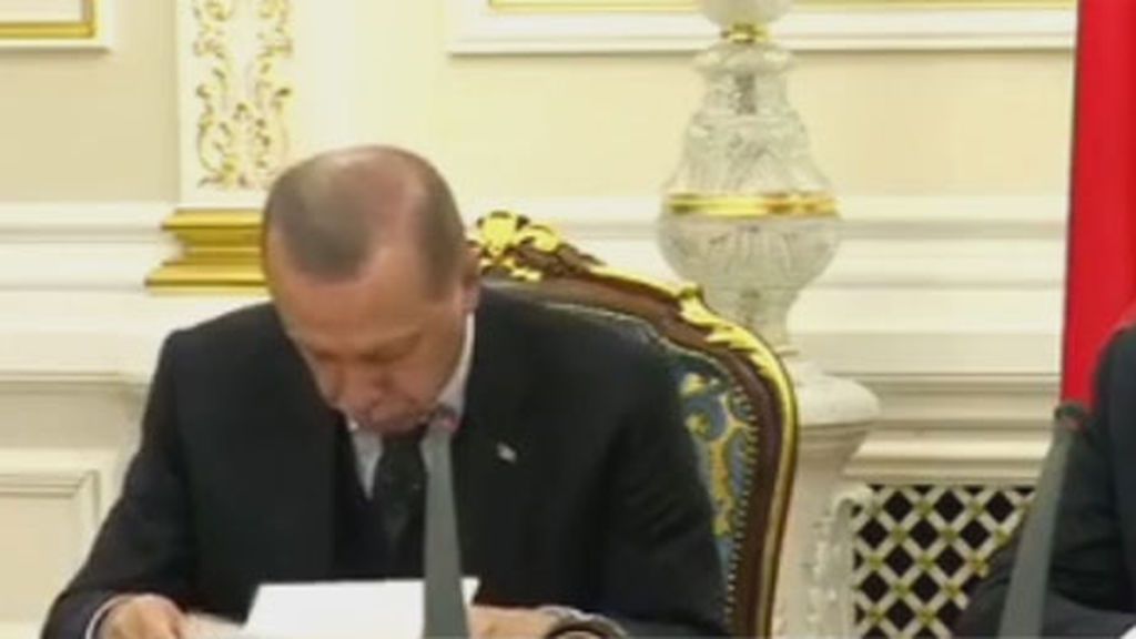 Erdogan se queda sopa mientras habla su homólogo ucraniano