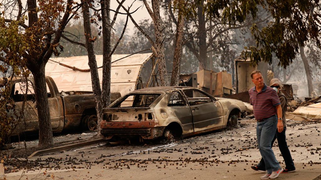 Diez muertos y más de 20.000 evacuados por el incendio en California