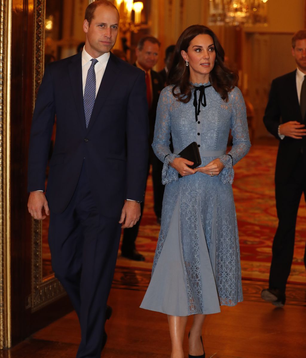 Luciendo tripita y con vestido de 1.000 euros: la primera aparición pública de Kate Middleton embarazada