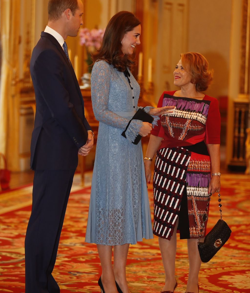 Luciendo tripita y con vestido de 1.000 euros: la primera aparición pública de Kate Middleton embarazada