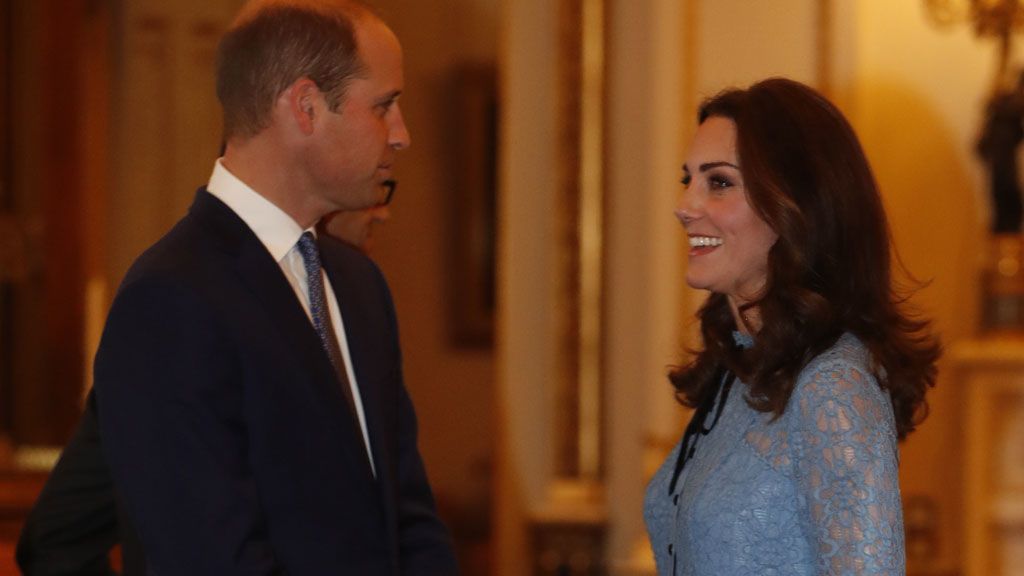 Luciendo tripita y con vestido de 1.000 euros: la primera aparición pública de Kate Middleton embarazada