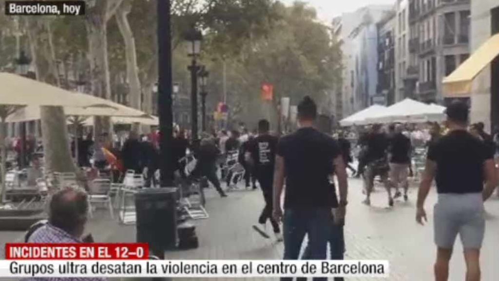Grupos ultras desatan la violencia en el centro de Barcelona