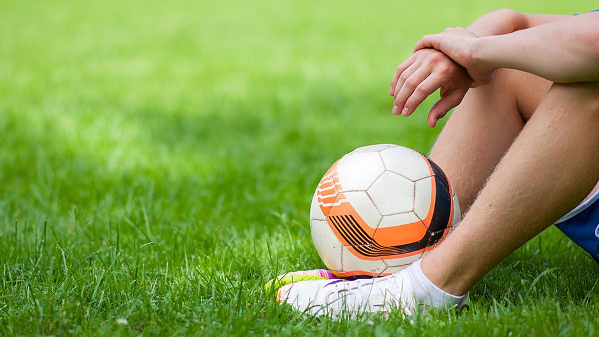 Fallece un joven de 18 años al desplomarse mientras jugaba al fútbol