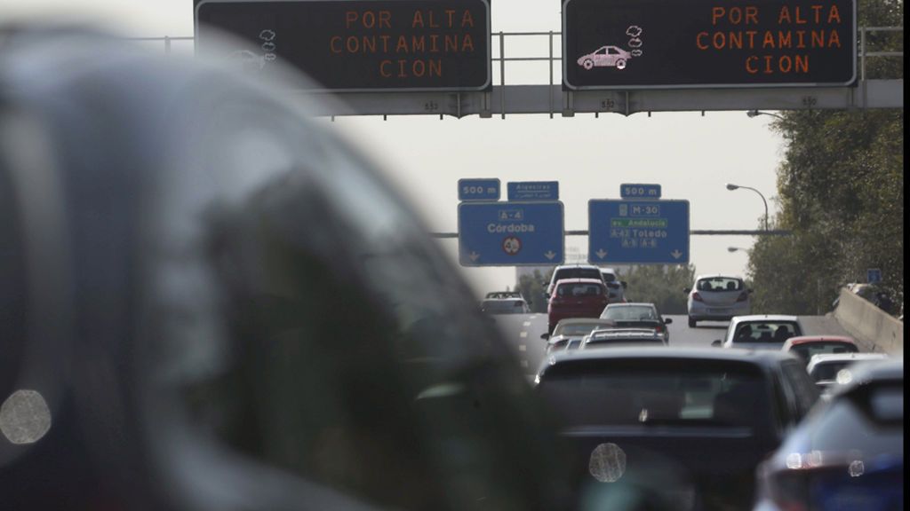 Madrid mantiene las medidas de circulación y aparcamiento por alta contaminación