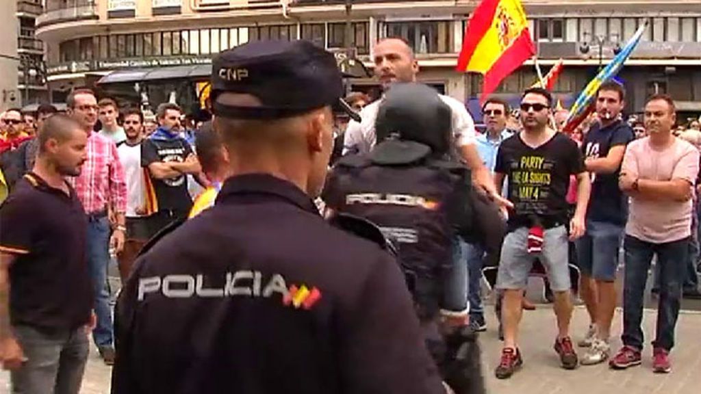 Los ultraderechistas aprovechan el clima político para sus actos violentos